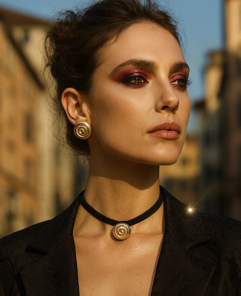 Swirl Button Choker