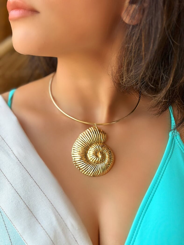 The Seashell Neckhugger