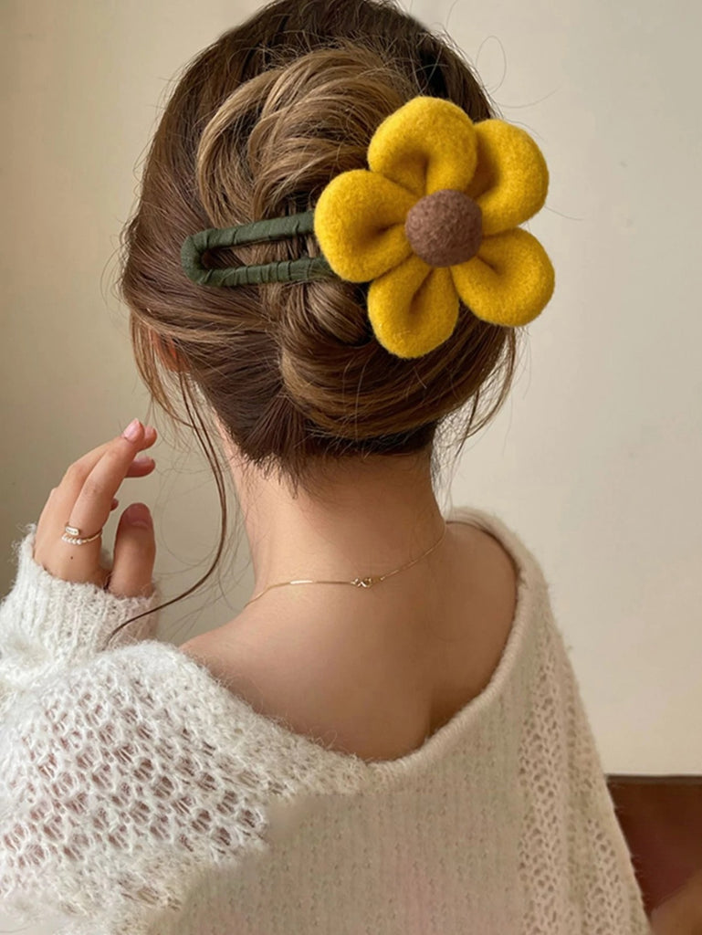 Sunny Petal Snap Clip