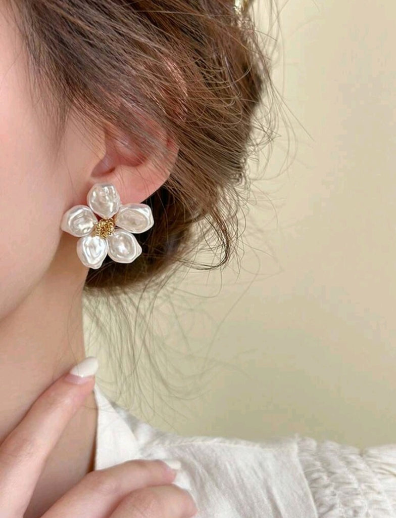 Bloom Pearl Petals