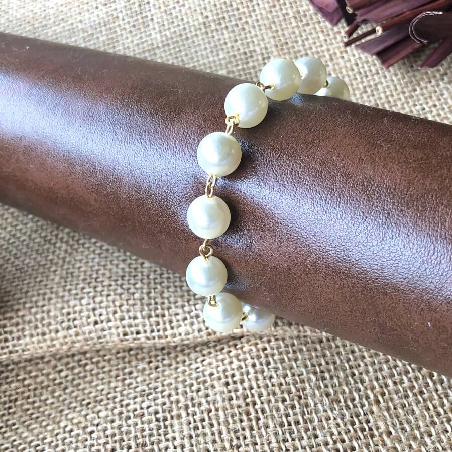 The Universal Pearl Bracelet